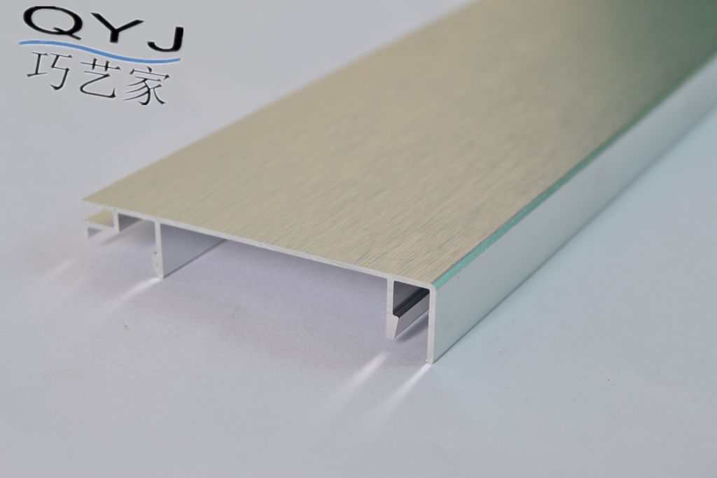 鋁合金踢腳線，巧藝牌66