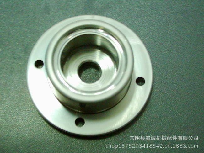 我公司加工多種機械配件零件。質(zhì)量保證。價格低廉、